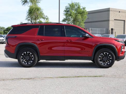 Used 2025 Chevrolet Traverse Z71 AWD/4WD image 7