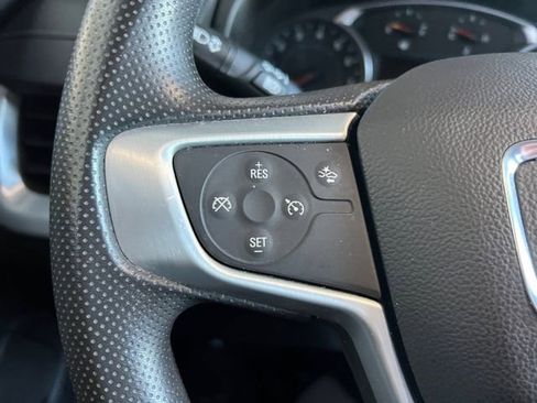 Used 2023 GMC Terrain SLE w/ Driver Convenience Package image 18