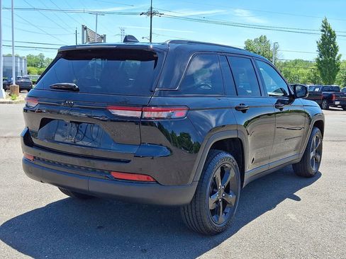 Used 2022 Jeep Grand Cherokee Altitude AWD/4WD image 26