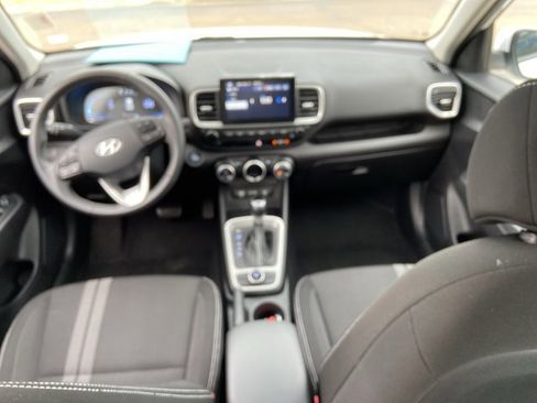 Used 2025 Hyundai Venue SEL image 48