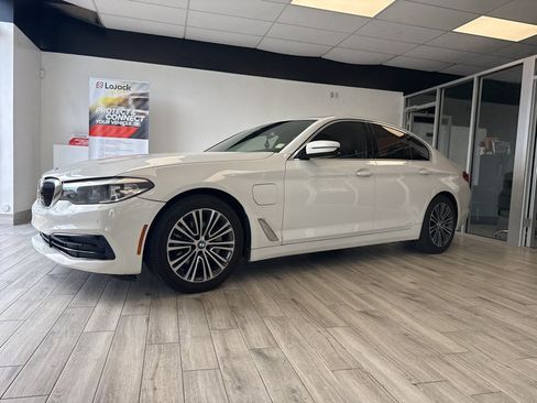 Used 2019 BMW 530e xDrive w/ Convenience Package AWD/4WD image 1