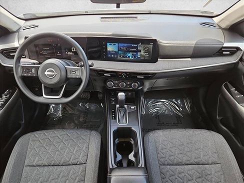 Used 2025 Nissan Kicks SV AWD/4WD image 16