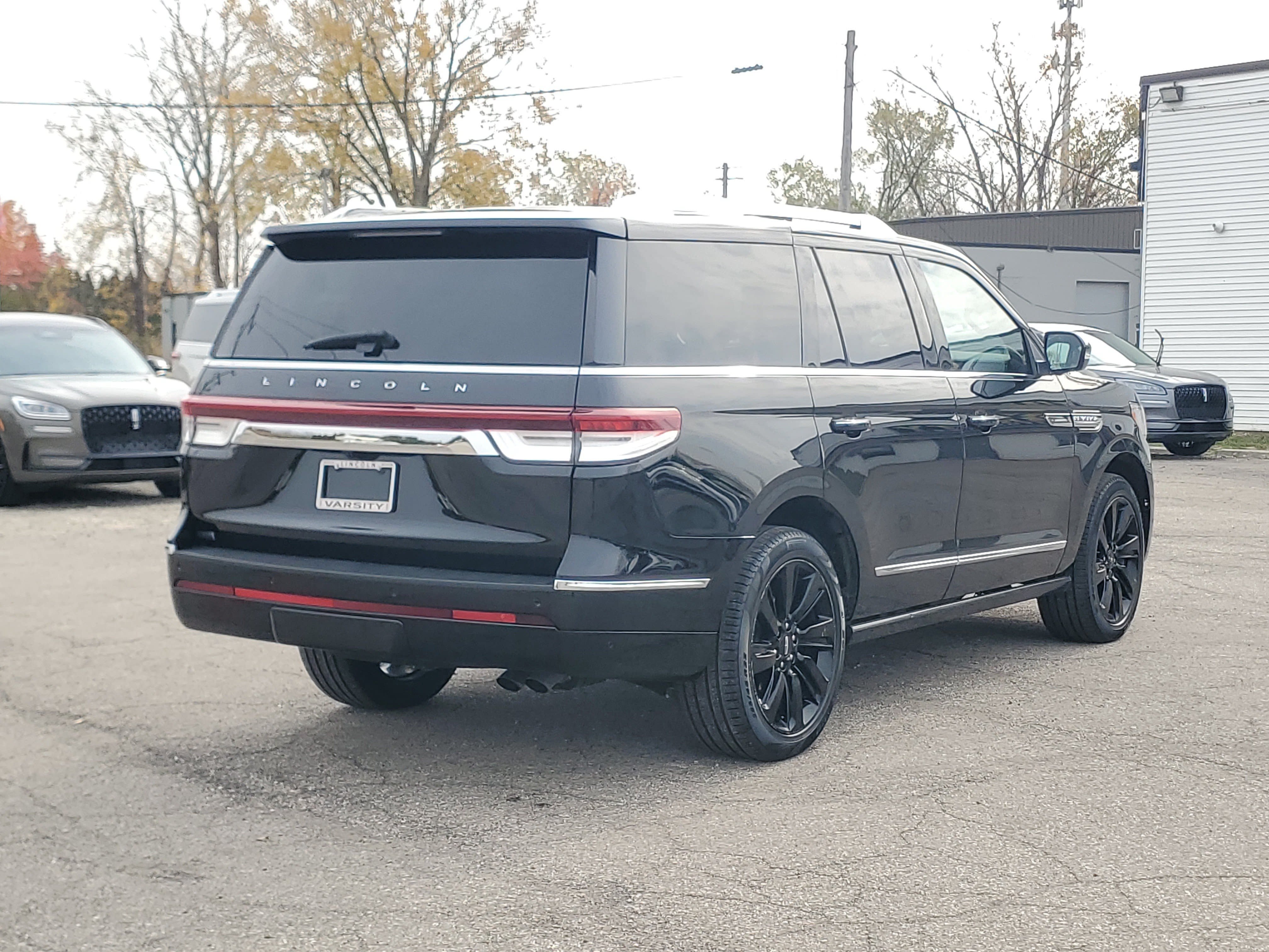 Used 2023 Lincoln Navigator Reserve AWD/4WD image 6