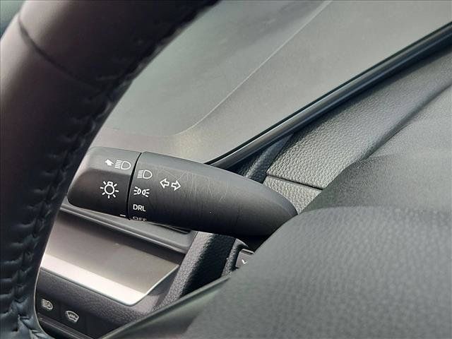 Used 2025 Toyota Prius LE FWD image 16