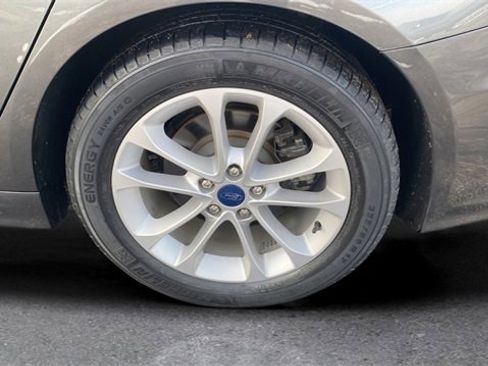 Used 2020 Ford Fusion SE image 18