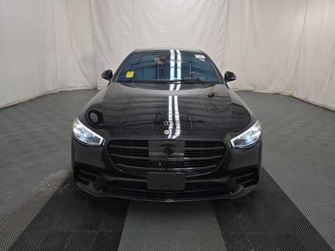 Used 2022 Mercedes-Benz S 500 4MATIC w/ AMG Line Package image 2