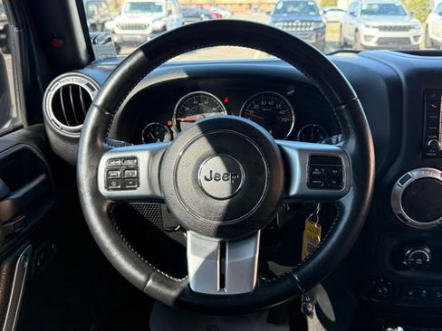 Certified 2016 Jeep Wrangler Unlimited Rubicon AWD/4WD image 41