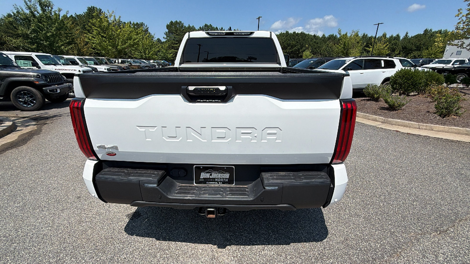 Used 2022 Toyota Tundra SR5 w/ SR5 Convenience Package AWD/4WD image 9