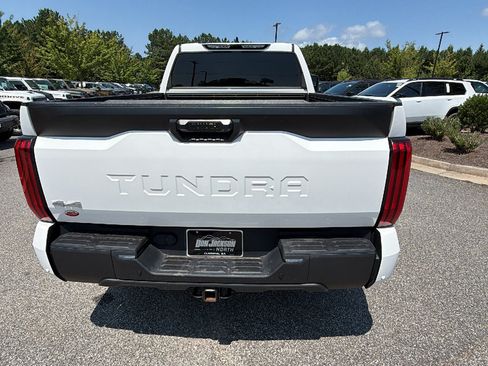 Used 2022 Toyota Tundra SR5 w/ SR5 Convenience Package AWD/4WD image 9
