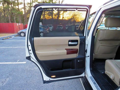 Used 2014 Toyota Sequoia Platinum image 37