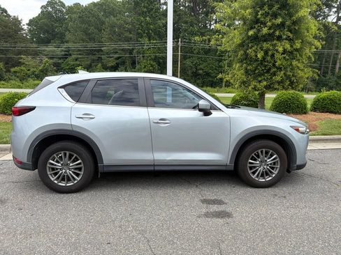 Used 2017 MAZDA CX-5 Touring w/ Preferred Equipment Package FWD image 6
