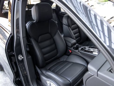 Certified 2026 Porsche Macan AWD/4WD image 57