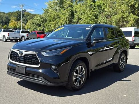 Used 2026 Toyota Highlander XLE AWD/4WD image 3