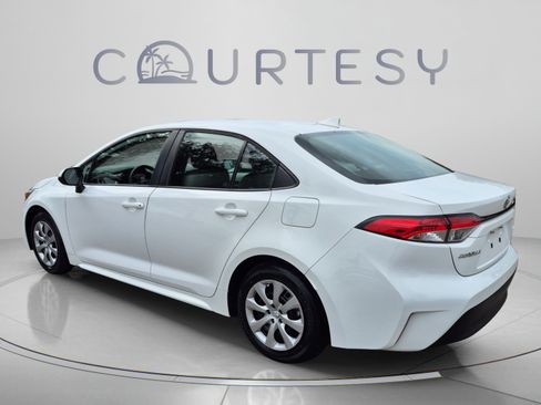 Used 2023 Toyota Corolla LE FWD image 3