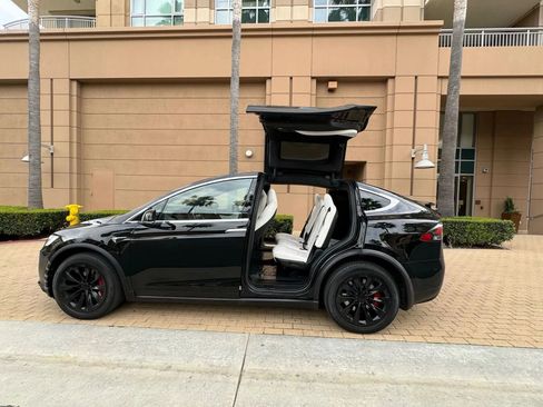 Used 2018 Tesla Model X 75D image 6