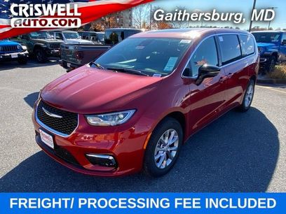 New 2026 Chrysler Pacifica Limited w/ Uconnect Theater Family Group