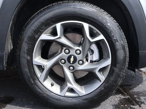 Used 2025 Chevrolet Trax LT FWD image 19