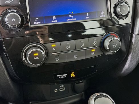 Used 2019 Nissan Rogue S FWD image 23