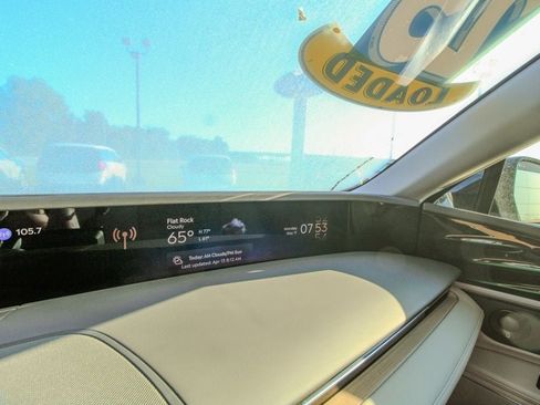Used 2025 Lincoln Nautilus Reserve AWD/4WD image 27