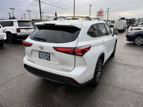 Certified 2023 Toyota Highlander XLE image 5