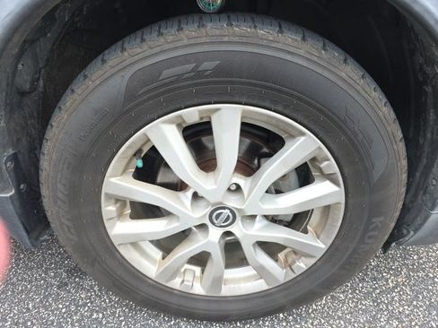 Certified 2018 Nissan Rogue SV FWD image 4