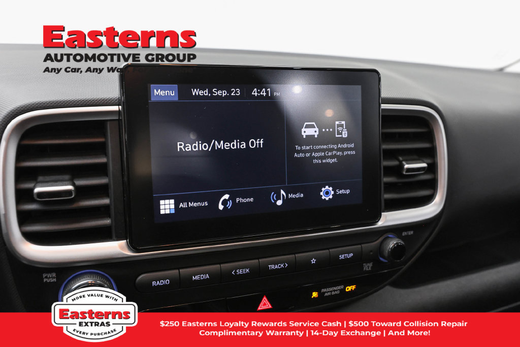 Used 2025 Hyundai Venue SEL FWD image 19