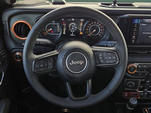 Used 2025 Jeep Gladiator Mojave w/ Convenience Group AWD/4WD image 26