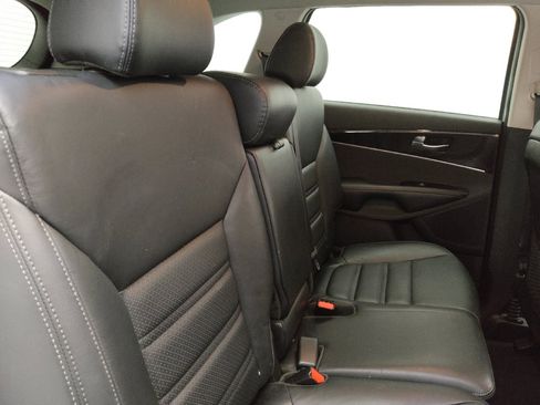 Used 2019 Kia Sorento EX FWD image 19