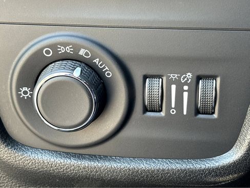 Used 2024 Jeep Grand Cherokee Altitude AWD/4WD image 8