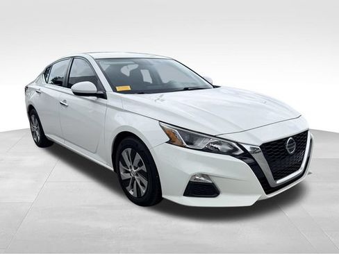 Used 2019 Nissan Altima 2.5 S FWD image 3