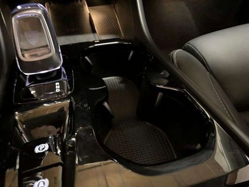 Used 2025 Volvo XC40 B5 Plus image 50