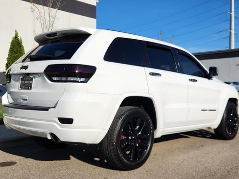 Used 2018 Jeep Grand Cherokee Altitude image 4