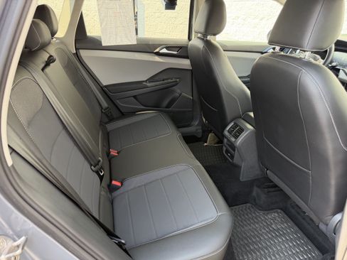 Used 2023 Volkswagen Taos SE w/ Panoramic Sunroof Package AWD/4WD image 30