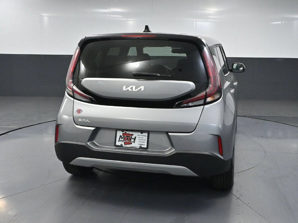 Used 2023 Kia Soul LX w/ LX Technology Package FWD image 5