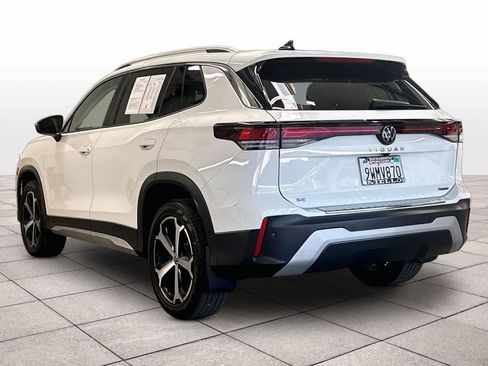 Certified 2026 Volkswagen Tiguan SE w/ Panoramic Sunroof Package AWD/4WD image 7