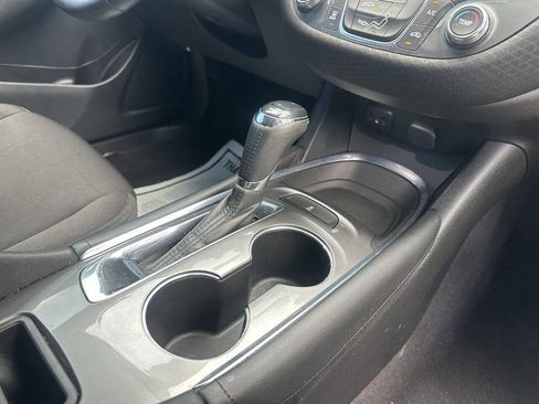 Used 2017 Chevrolet Malibu LT image 22