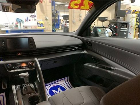 Certified 2025 Hyundai Elantra Sport image 20