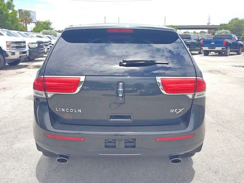 Used 2013 Lincoln MKX FWD image 6