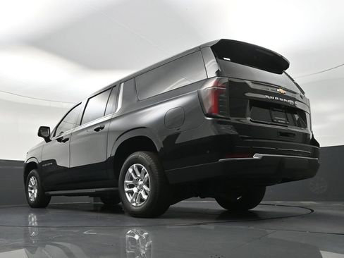 Used 2025 Chevrolet Suburban LS RWD image 27