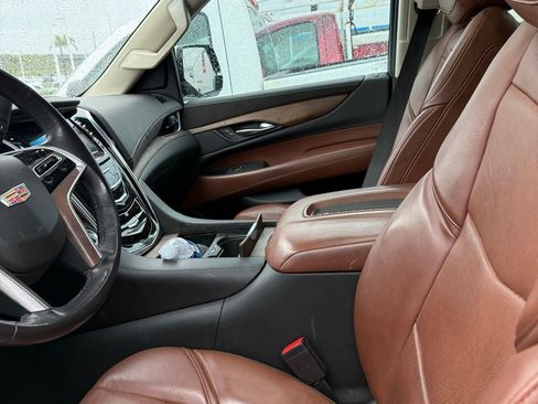 Used 2019 Cadillac Escalade Premium Luxury image 7