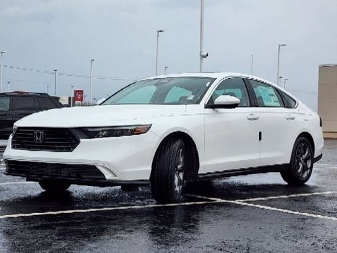 Used 2023 Honda Accord EX image 3