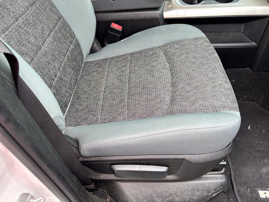 Used 2019 RAM 1500 Classic SLT AWD/4WD image 32