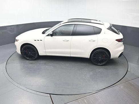 Used 2021 Maserati Levante AWD/4WD image 35