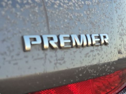 Used 2022 Chevrolet Bolt EUV Premier w/ Launch Edition image 27