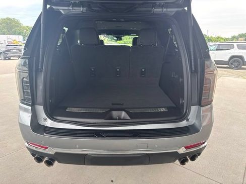 Used 2025 Chevrolet Suburban Premier AWD/4WD image 35