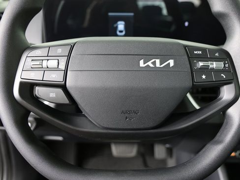 Used 2025 Kia K4 LXS image 12