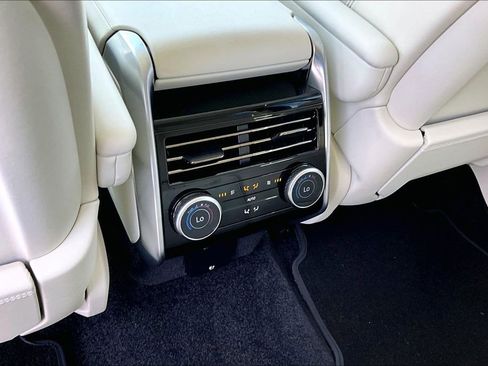 Used 2025 Land Rover Range Rover Long Wheelbase SE image 18
