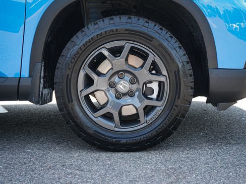 Used 2025 Honda Pilot TrailSport image 13