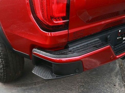 Used 2024 GMC Canyon Elevation w/ Elevation Premium Package RWD image 6
