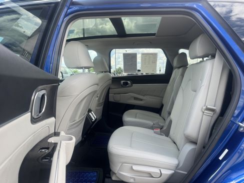 Used 2023 Kia Sorento SX AWD/4WD image 19